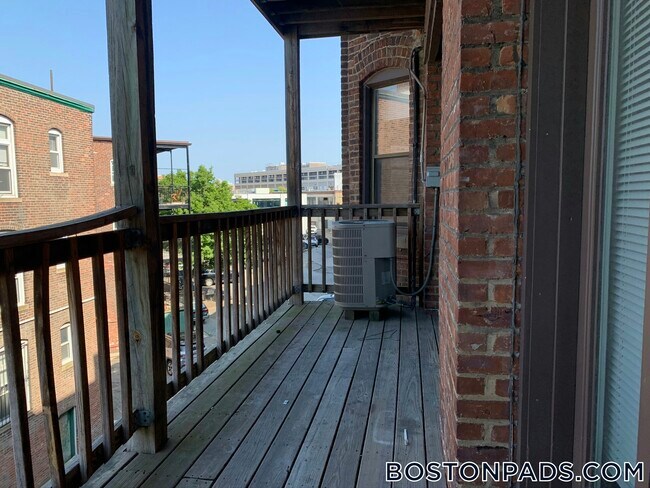 1137 Commonwealth Ave, Unit 6 in Boston, MA - Building Photo - Building Photo