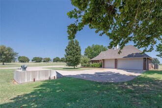 3900 E State Hwy 9 in Norman, OK - Building Photo - Building Photo