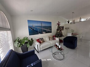 7635 NW 181st St in Hialeah, FL - Building Photo - Building Photo