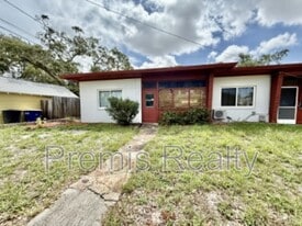 105 N Lincoln Ave in Clearwater, FL - Building Photo