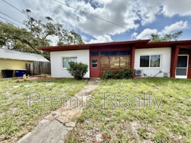property at 105 N Lincoln Ave