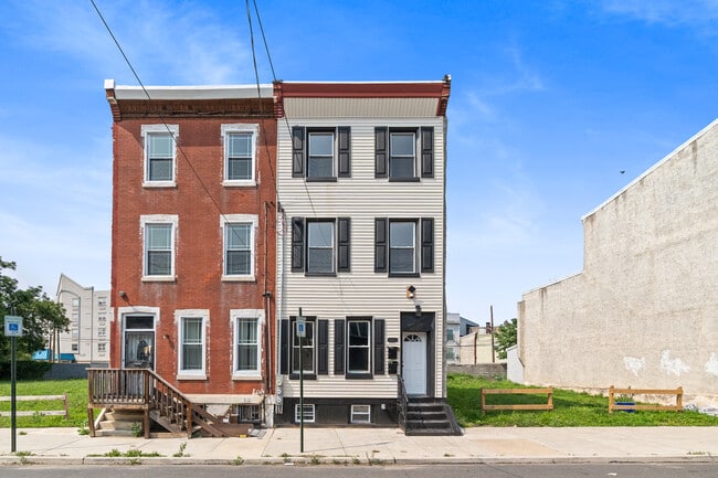 property at 2219 W Oxford St