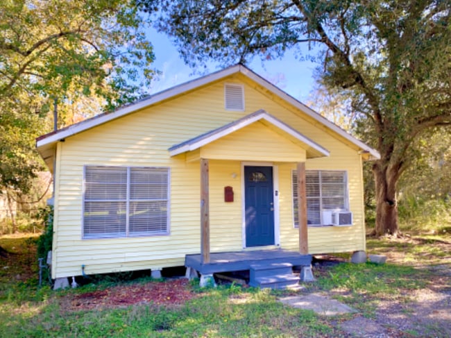 property at 722 N Ave D