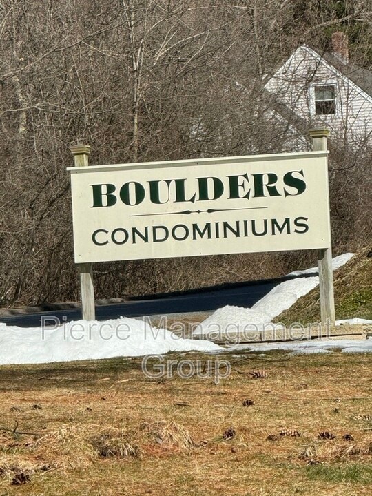 20 Wolf Rd in Lebanon, NH - Building Photo