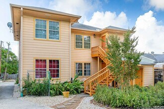 611 W Ridgewood Ct in San Antonio, TX - Building Photo - Building Photo