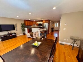 16 Garden Rd in Natick, MA - Building Photo - Building Photo