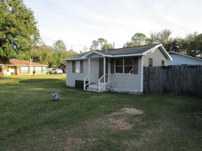 1207 Iris St in Long Beach, MS - Foto de edificio - Building Photo