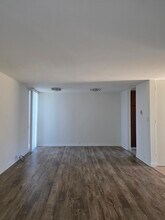 1145 Yale St, Unit Fourteen in Santa Monica, CA - Foto de edificio - Building Photo