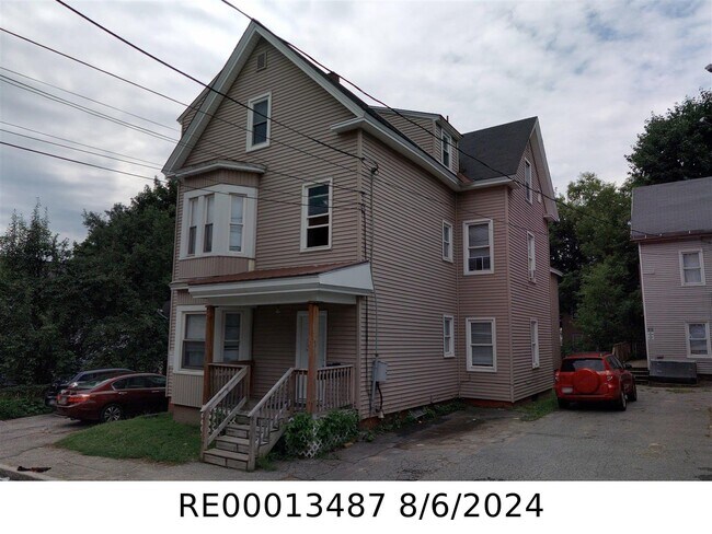 34 College St