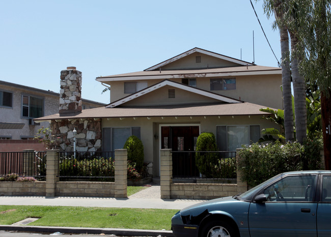 319 Walnut Ave in Long Beach, CA - Foto de edificio - Building Photo