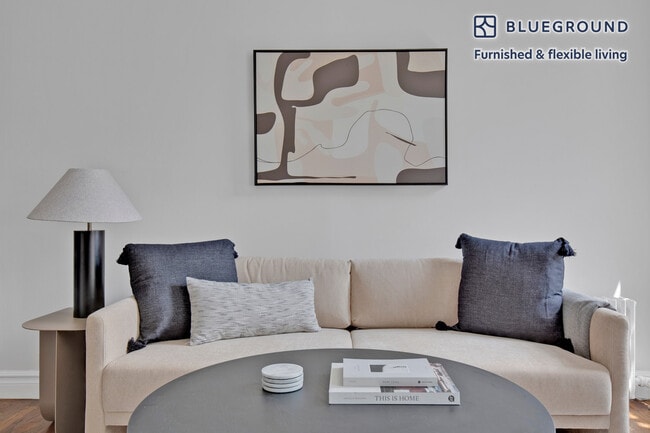 51 Leroy St in New York, NY - Building Photo - Building Photo