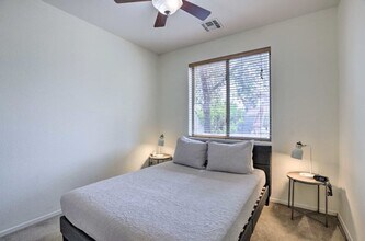 8801 W Palmaire Ave in Glendale, AZ - Building Photo - Building Photo