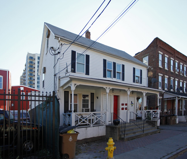 60 Garden St in Stamford, CT - Building Photo - Building Photo