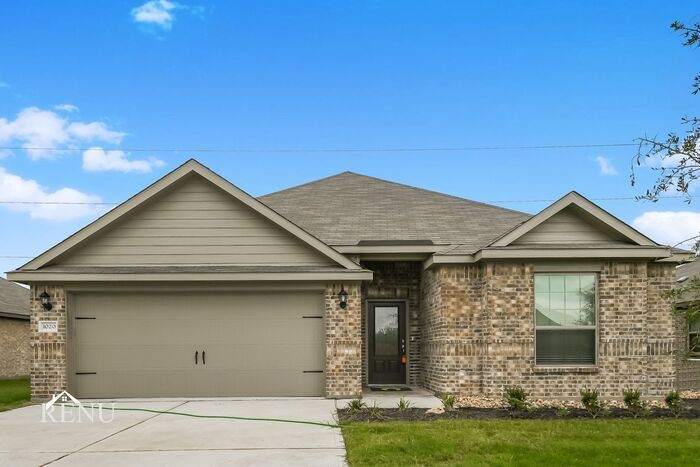 1100 Wheatfield Ln in Crowley, TX - Building Photo