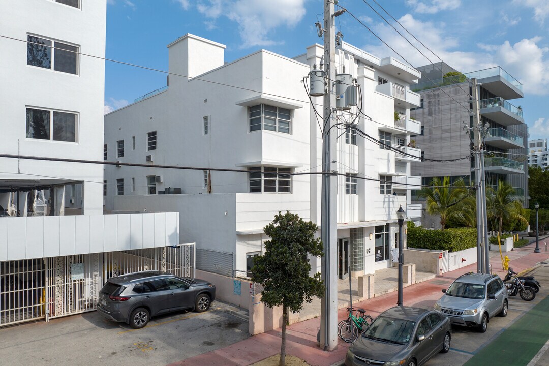 335 Ocean Dr in Miami Beach, FL - Building Photo