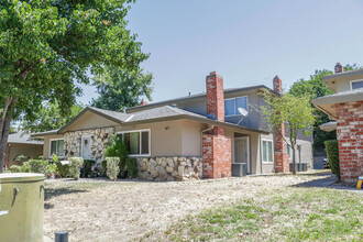 5607 42nd St in Sacramento, CA - Building Photo - Building Photo