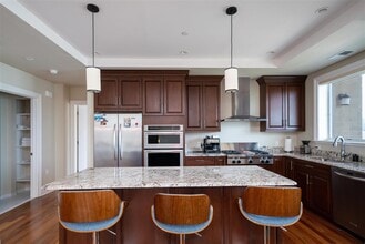 250 Henley Pl in Weehawken, NJ - Building Photo - Building Photo