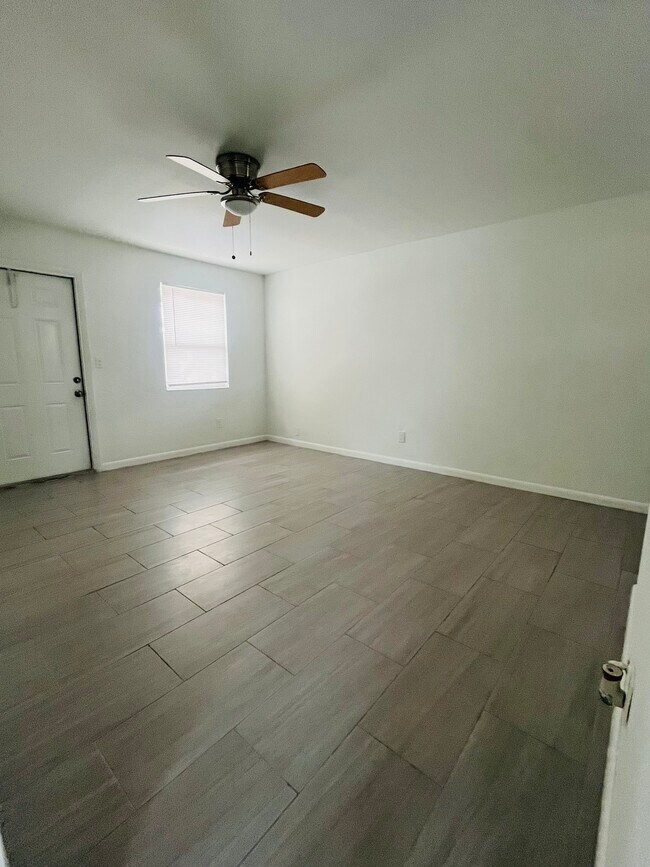 512 Conniston Rd, Unit Apt 512 in West Palm Beach, FL - Building Photo - Building Photo
