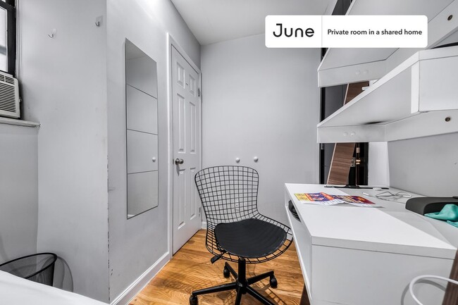 Private bedroom in 3 bed/1 bath Home in New York, NY - Building Photo - Building Photo