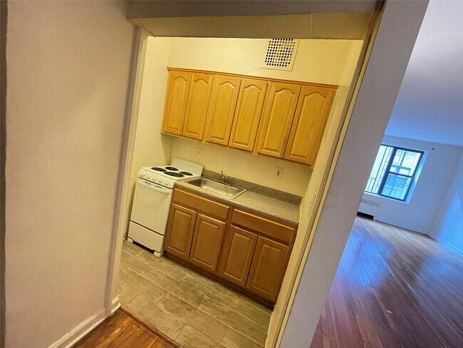 10N Broadway in White Plains, NY - Building Photo - Building Photo