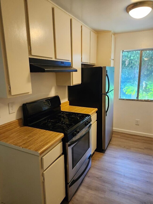 8800 Cedros Ave, Unit 117 in Panorama City, CA - Foto de edificio - Building Photo