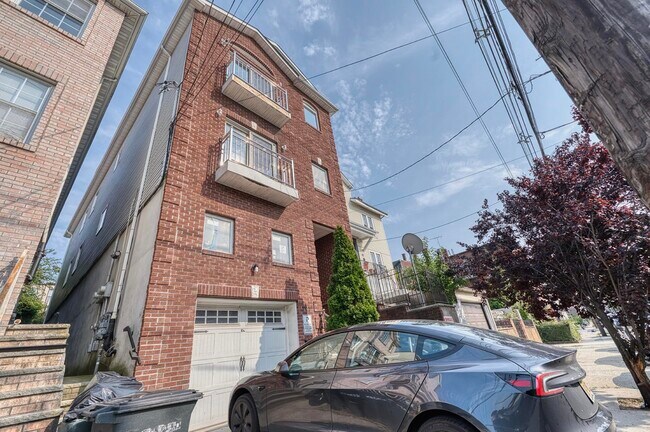 392 Liberty Ave in Jersey City, NJ - Building Photo - Building Photo