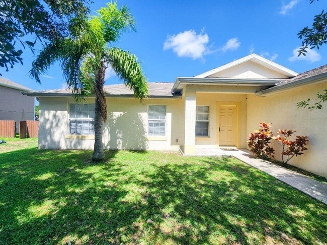 151 Carmelite Ave NW in Palm Bay, FL - Building Photo - Building Photo