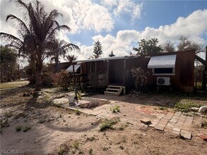 8086 Marx Dr in North Fort Myers, FL - Building Photo - Building Photo