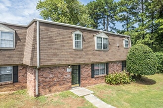 The View at Breckenridge Apartments in Little Rock, AR - Building Photo - Building Photo