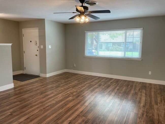 8909 Dontree Way in Elk Grove, CA - Building Photo - Building Photo