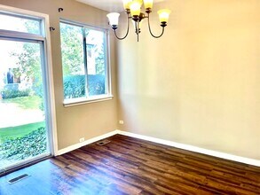 386 N Keswick Cir in Round Lake, IL - Building Photo - Building Photo