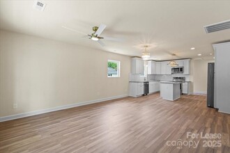 2892 Shady Ln Ave in Concord, NC - Foto de edificio - Building Photo