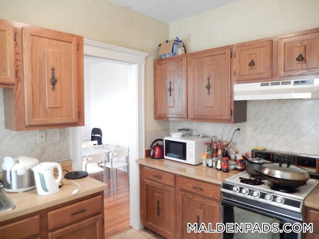 94 Maple St in Malden, MA - Foto de edificio - Building Photo