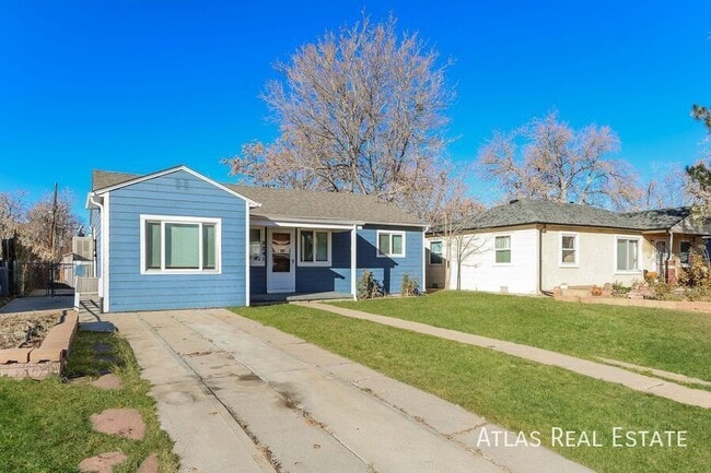 2241 N Moline St in Aurora, CO - Foto de edificio - Building Photo