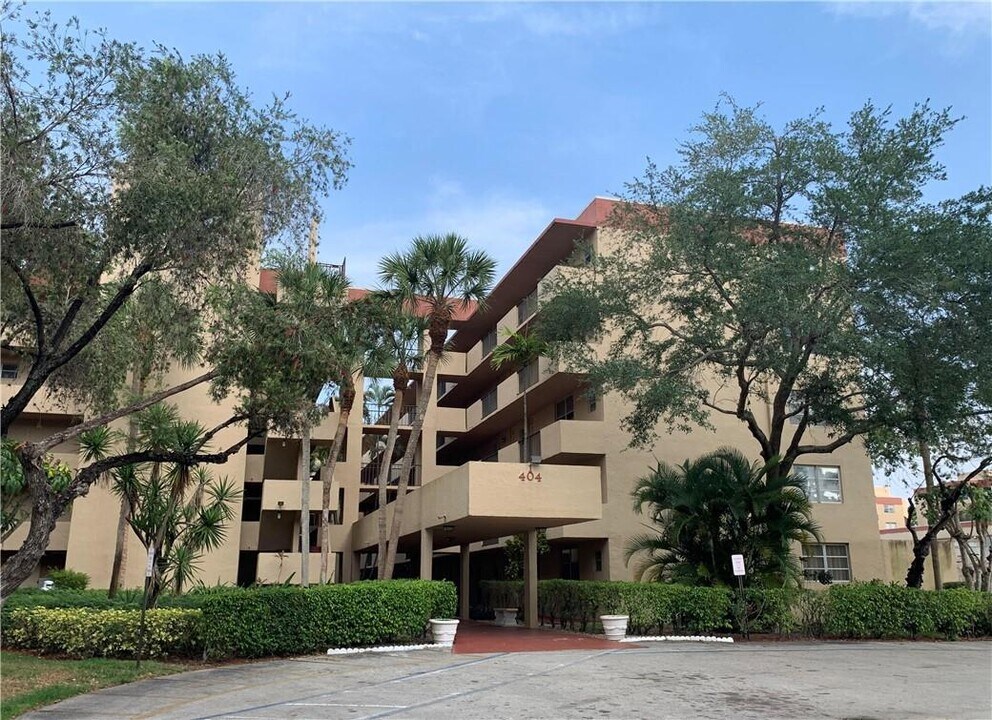 404 NW 68th Ave, Unit 404 in Plantation, FL - Building Photo