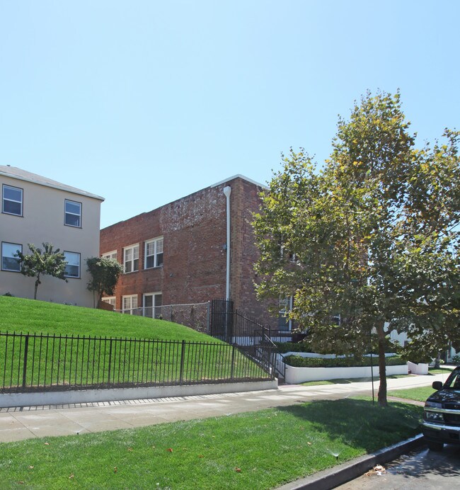 4144 W Adams Blvd in Los Angeles, CA - Foto de edificio - Building Photo