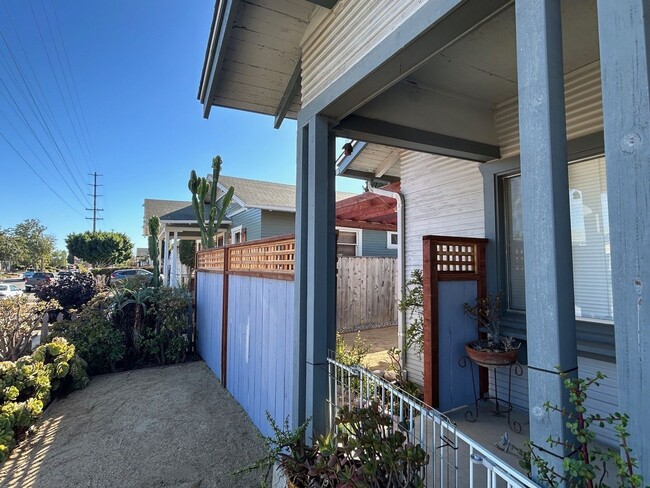 4890 33rd St in San Diego, CA - Foto de edificio - Building Photo