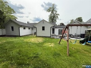 41 Woods Ave in Bergenfield, NJ - Building Photo - Building Photo