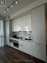 225 Commerce St in Vaughan, ON - Building Photo - Building Photo