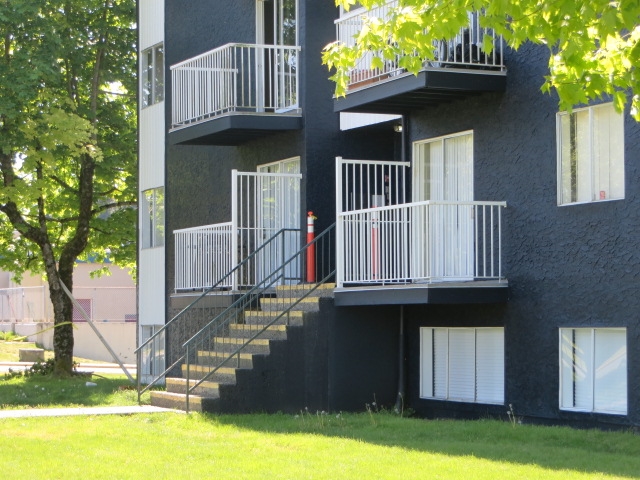 Highland Apartments in Campbell River, BC - Building Photo - Building Photo