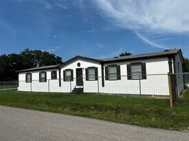 219 Blinkin Ave in Crosby, TX - Building Photo
