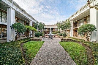 5353 Richmond Ave. in Houston, TX - Foto de edificio - Building Photo