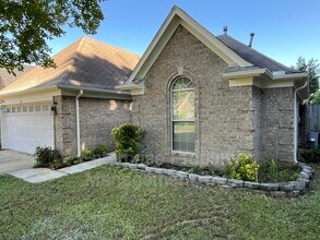 6986 Parkbrook Ln in Cordova, TN - Building Photo - Building Photo