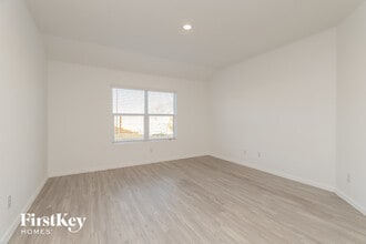 10710 Vinateros Dr in Converse, TX - Building Photo - Building Photo