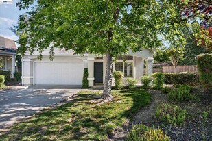 133 Sundance Pl in Martinez, CA - Building Photo