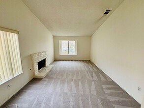 3220 Ave S-2 in Palmdale, CA - Building Photo - Building Photo