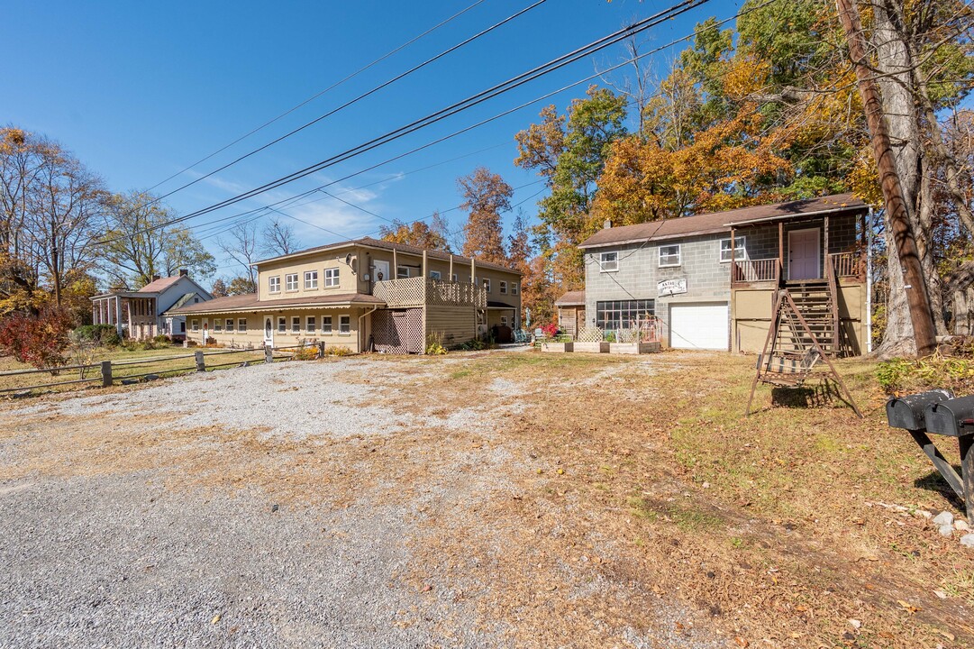 3782 W Lee Hwy in Wytheville, VA - Building Photo