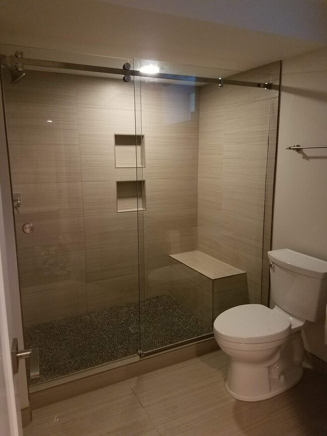 1610 SW Freeman St, Unit Apt B in Portland, OR - Building Photo - Building Photo
