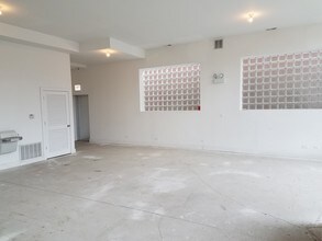 5760-5766 N Lincoln Ave in Chicago, IL - Building Photo - Interior Photo