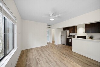 570 NE 69th St in Miami, FL - Building Photo - Building Photo